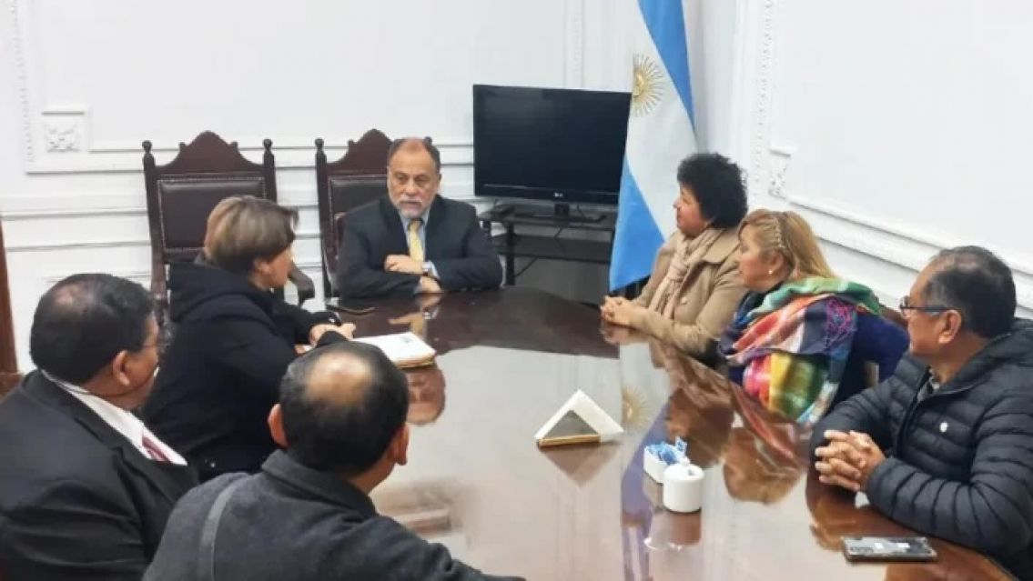 �lvarez Garc�a se reuni� con docentes: salarios capacitaci�n y vivienda