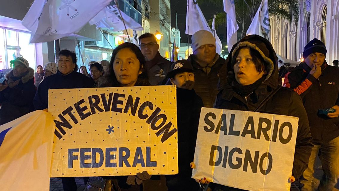 Con una marcha de antorchas en Jujuy: piden la intervención federal