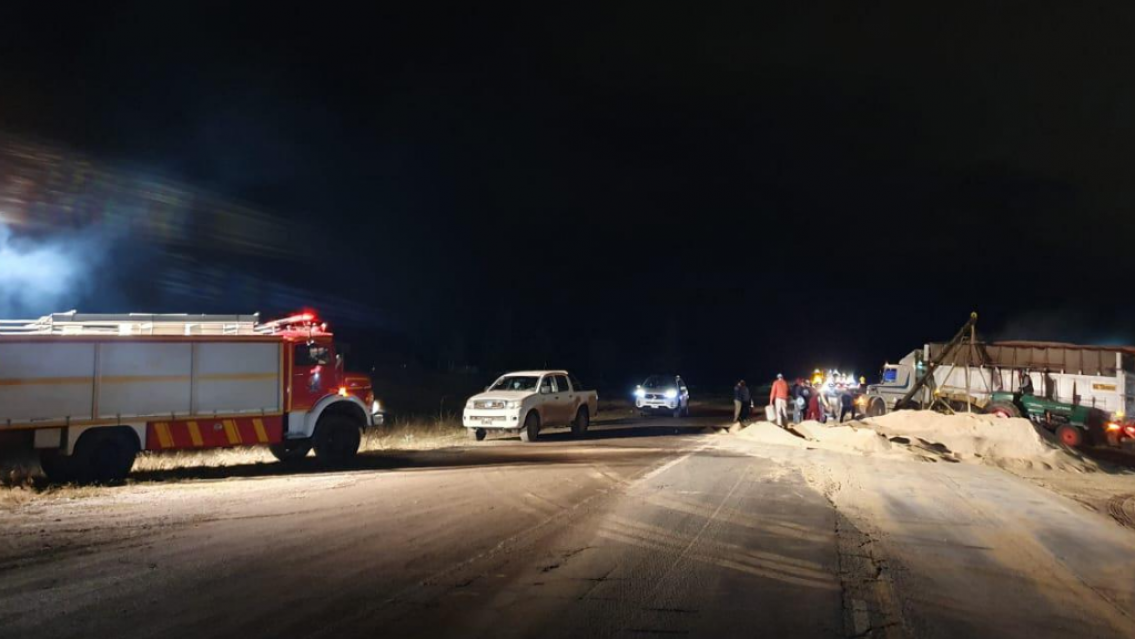 Volc� un cami�n repleto de soja en ruta 34