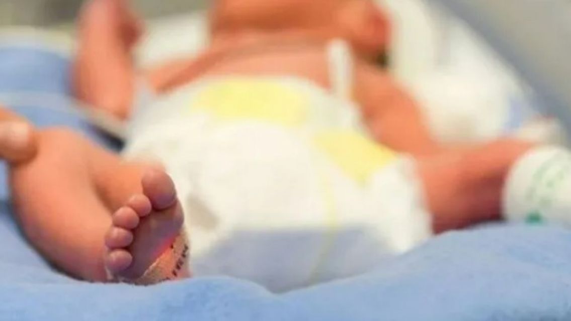 Un beb� de 21 d�as fue internado por ingerir coca�na y se encuentra en estado cr�tico