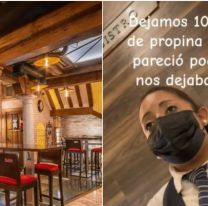 Le dejaron propina, a la moza le pareció muy poco y no los dejó irse en el restaurante: "Que renuncie"