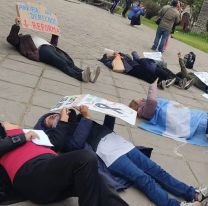 Congelados y en el piso como los sueldos: así se manifiesta la docencia en Jujuy