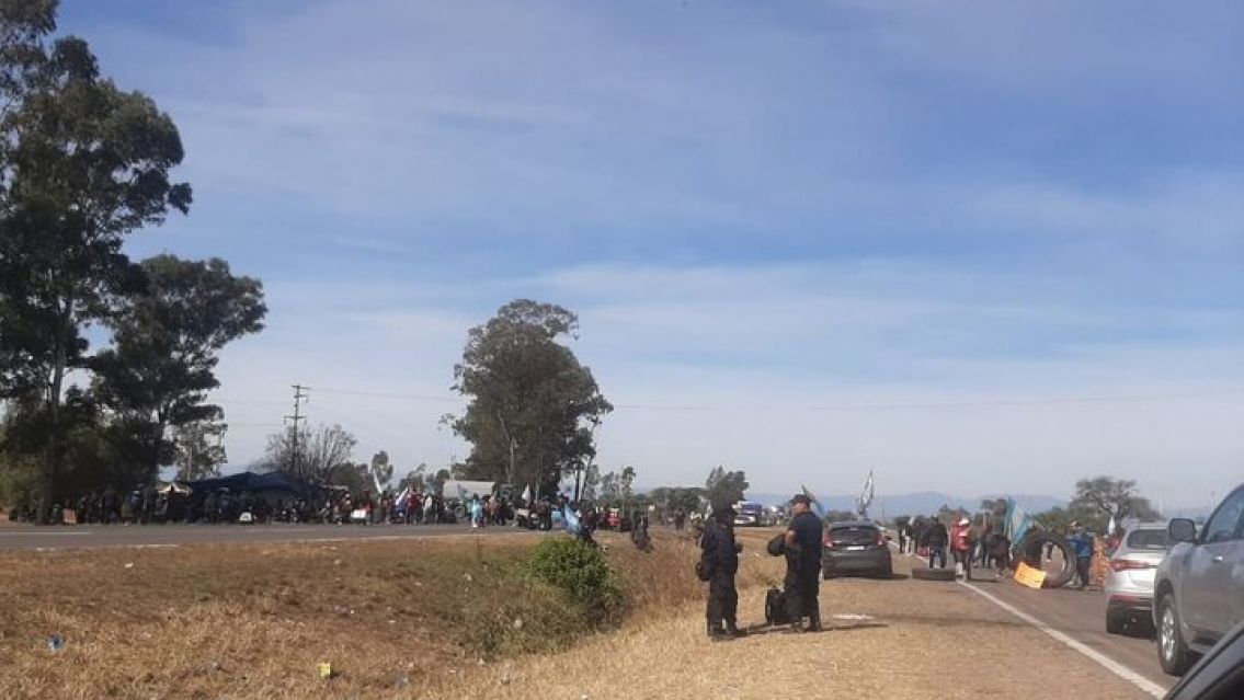 Volvió el corte de ruta en Perico y no cesan los del norte: ¿dónde está cada bloqueo?