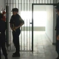 El premio a la más opa: intentó hacer pasar droga y la agarraron de las mechas