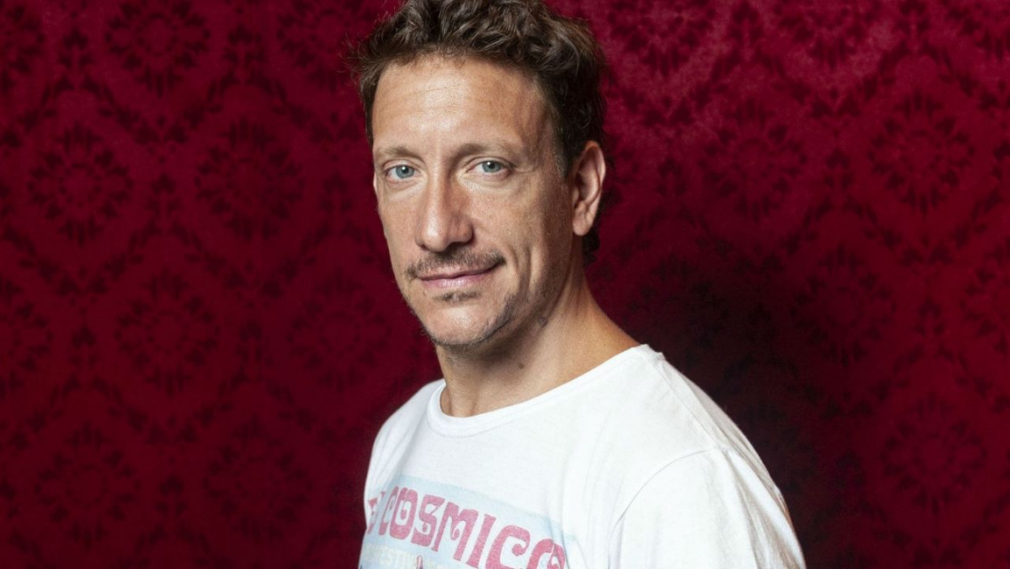 Conmoción en la obra de teatro de Nico Vázquez, apareció un hombre igualito a él. "Es su hermano"...