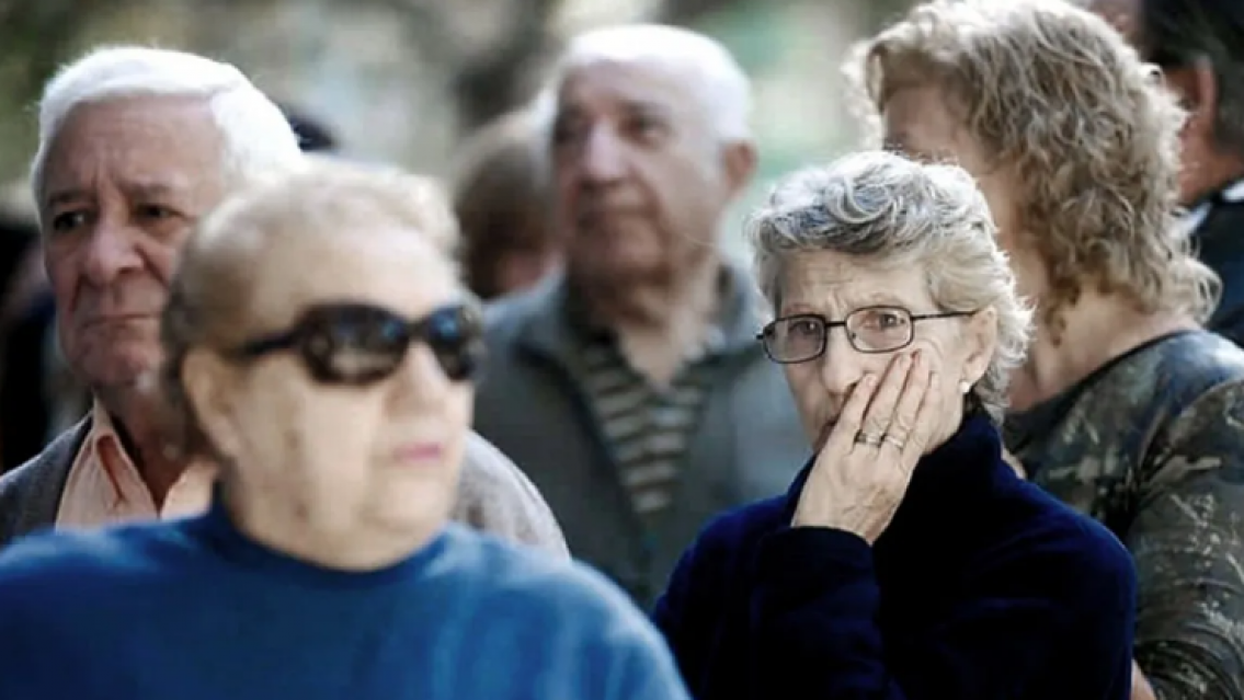 Abuelitos podr�n cobrar un extra de m�s de 40 mil pesos: As� hay que hacer