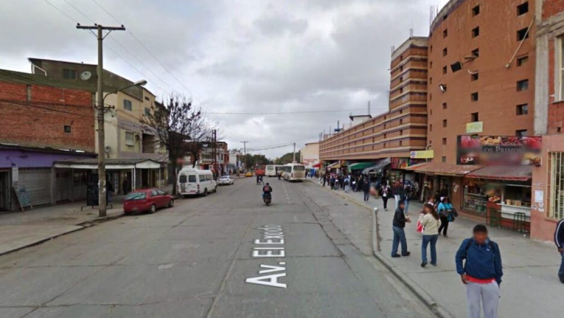 Terror en Avenida El �xodo: Un hombre fuera de control asust� a todos