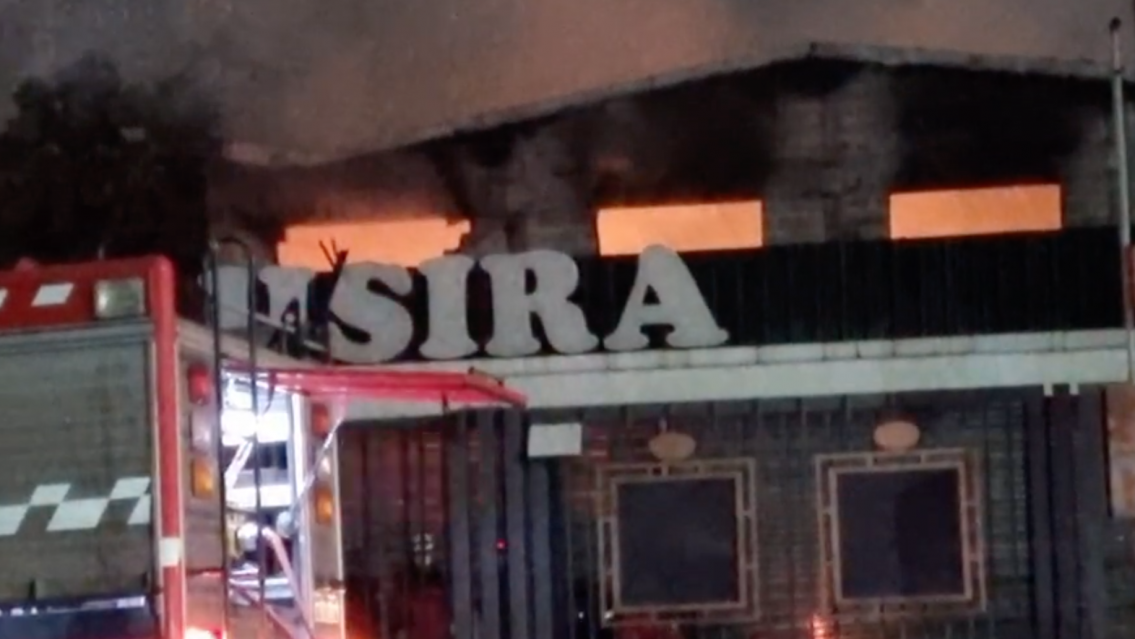 URGENTE: terrible incendio en una empresa jujeña de Alto Comedero