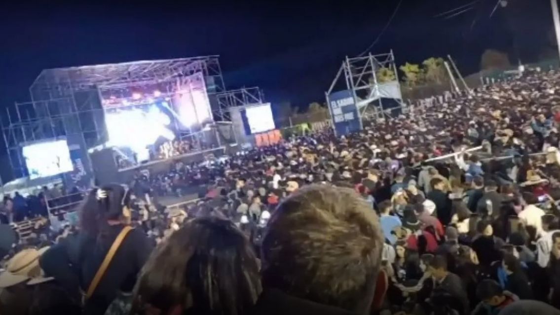 El famoso que estaba en el festival sentado en la platea: todos querían fotos