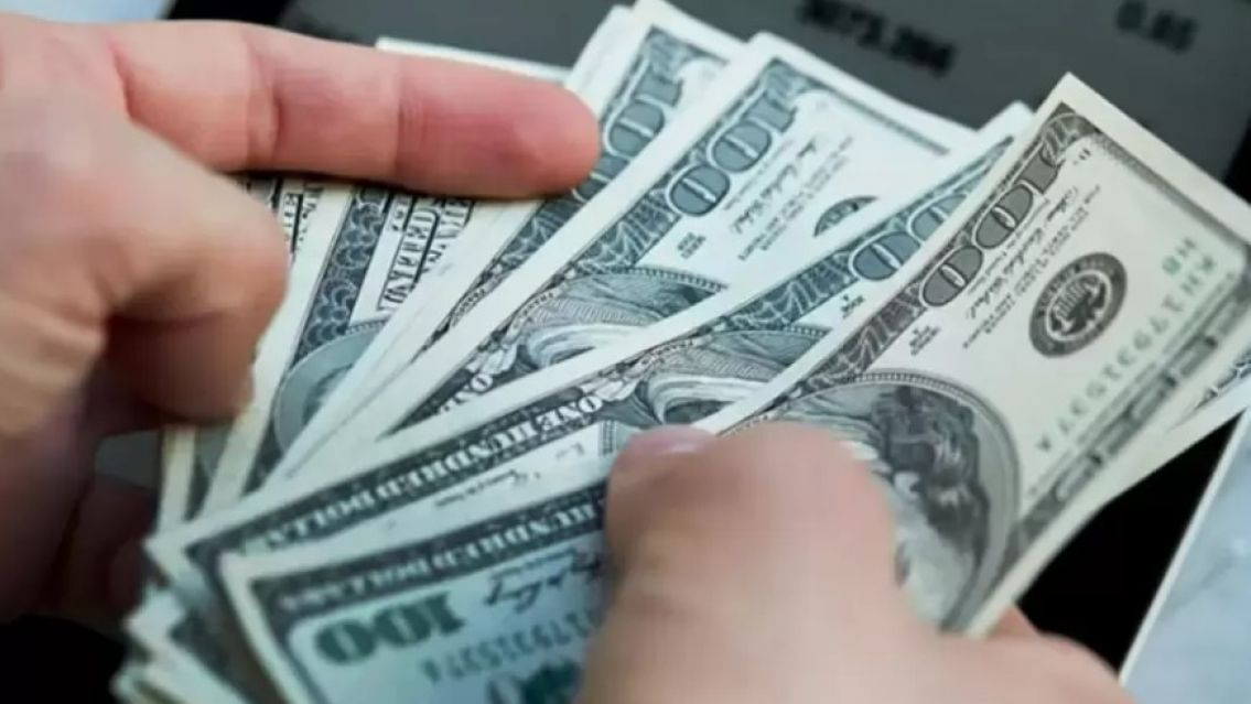 El dólar blue vuelve a trepar y queda a un paso de su récord histórico