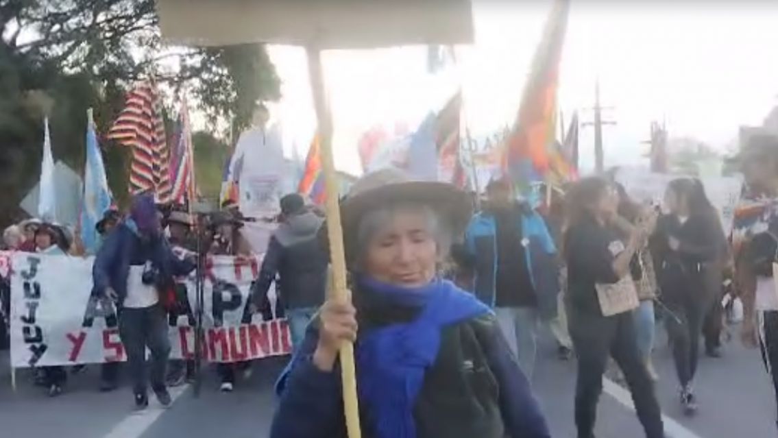 El Tercer Mal�n de la Paz lleg� a la capital juje�a y camina hacia Buenos Aires