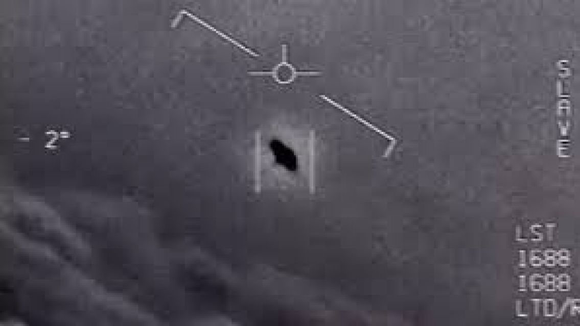 Aseguran que Estados Unidos encontró "restos biológicos no humanos" al investigar OVNIS