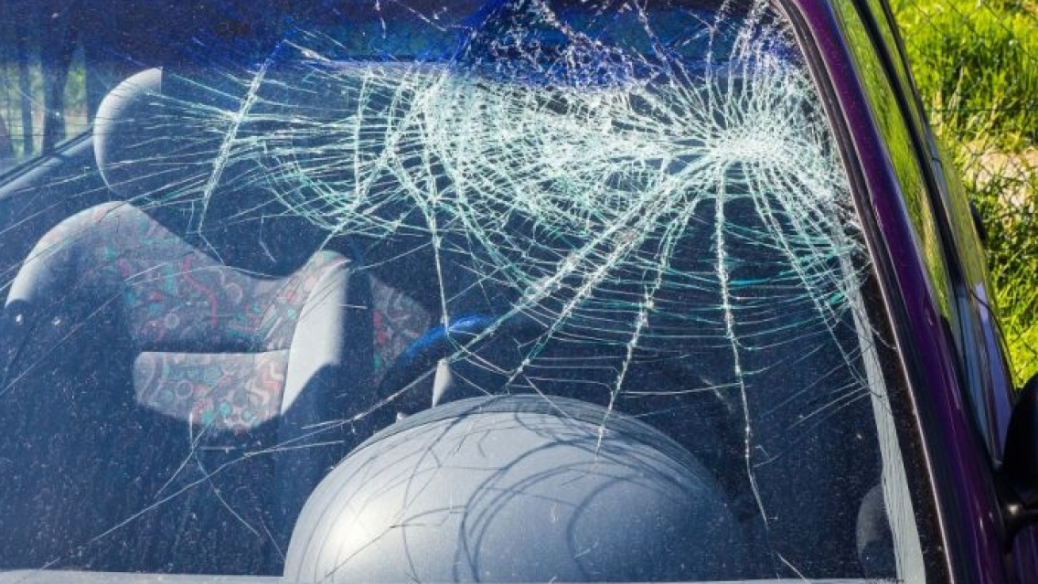 Detienen a cuatro jujeñitos que tiraban piedras desde la pasarela: Una abuela herida