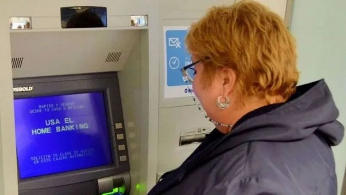 Adem�s del bono, jubilados van a cobrar un extra en agosto: de cu�nto ser�