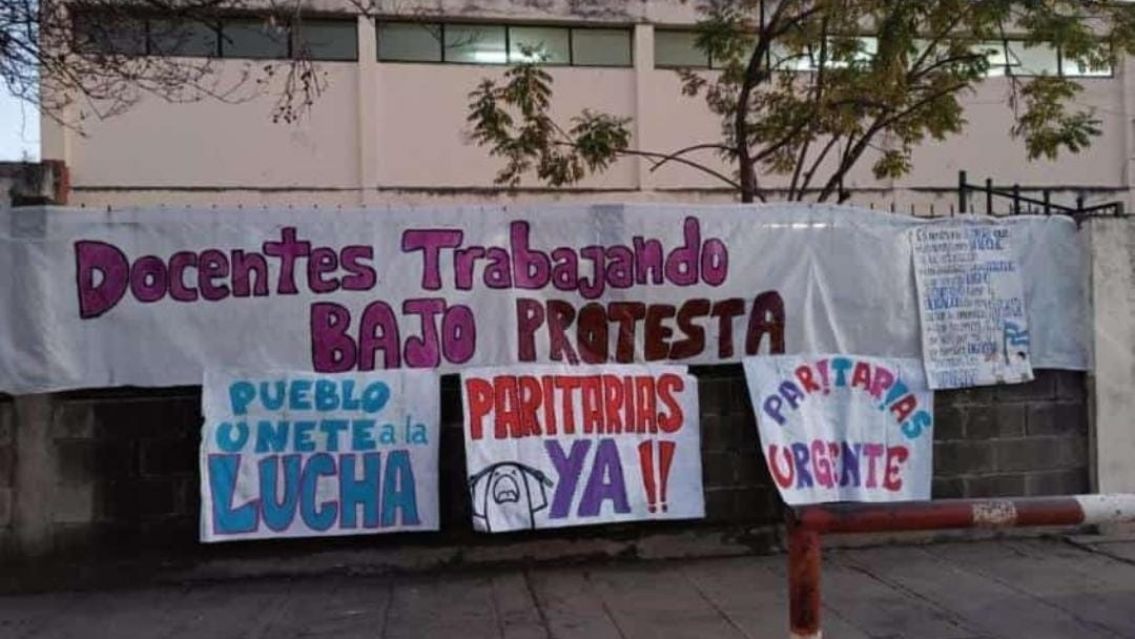 Docentes juje�os volvieron a las aulas "bajo protesta"