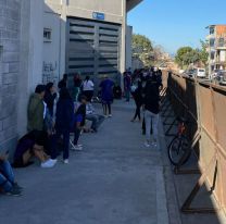 Hay fila de varias cuadras para comprar las entradas de Mar&iacute;a Becerra en la cancha de Gimnasia