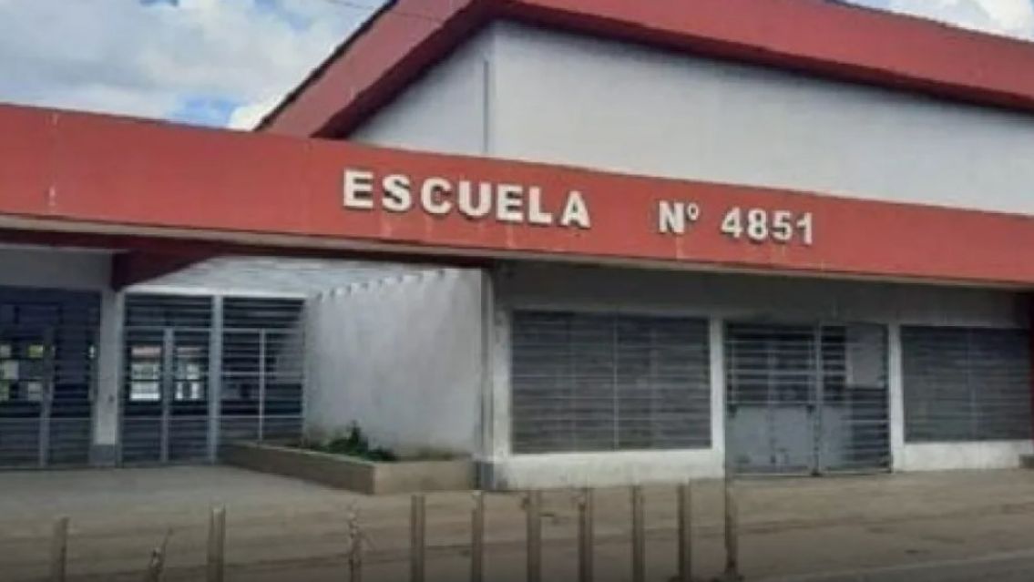 P�nico en escuela: entr� con un machete a la clase de Educaci�n F�sica