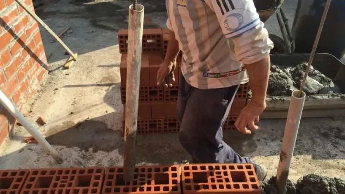 Alba�il juje�o public� sus precios en Facebook y sorprendi� a todos: "Es re barato"