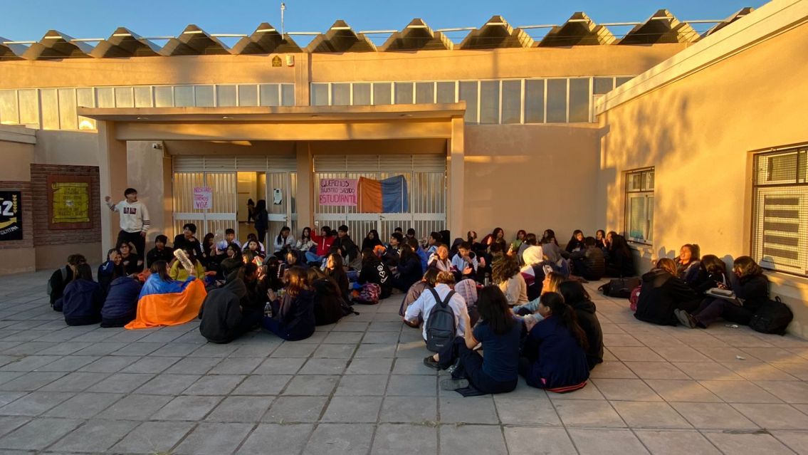 Escándalo en el Nacional 2: Alumnos jujeños no entraron a clases por una insólita razón