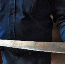 Nenito cayó a la escuela con un machete y quiso atacar a una maestra