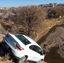 Jujeño tomaba con su amiga dentro del auto y cayó por un barranco