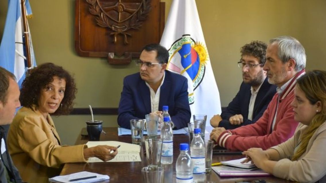 Concejales jujeños trabajan en una regulación de plataformas digitales