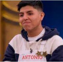 Antonio con papel picado: as&iacute; lo encontraron en una fiesta de la Pachamama