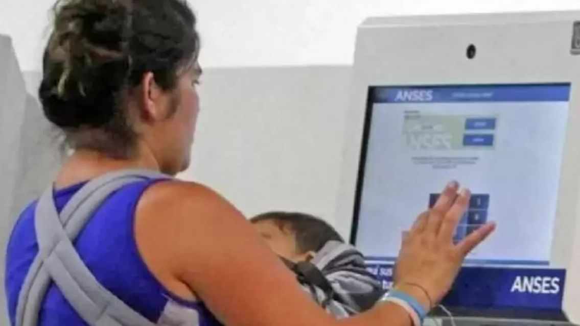 Se viene un jugoso aumento para beneficiarios de AUH: �C�mo cobrarlo'