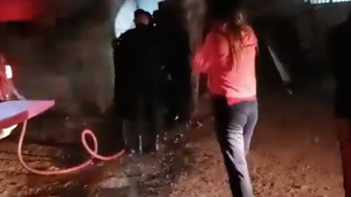 Un voraz incendio arrasó con una casa de Alto Comedero