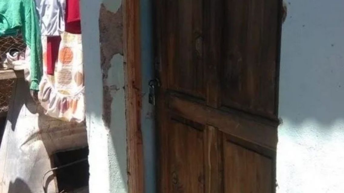 Jujeña se fue de fiesta y dejó a su hijito encerrado con candado: "Estaba sin comer"