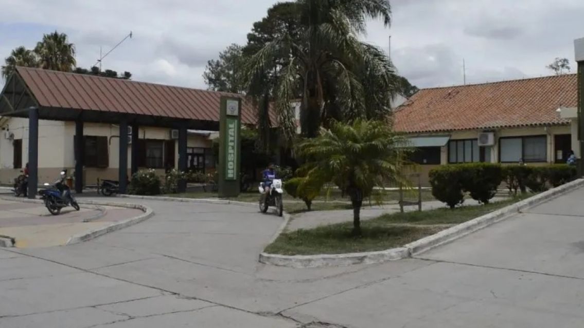 Terror en Perico: Sin decirle nada le enterraron un cuchillo en el pecho