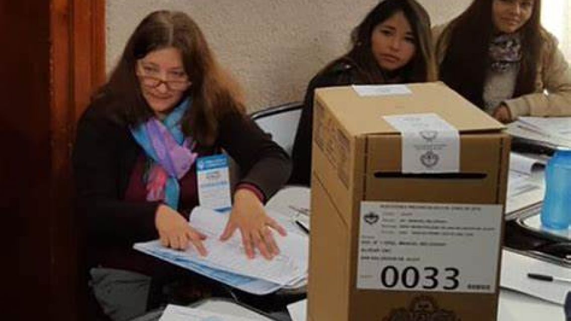 Qu� puesto ocupa Jujuy en el pa�s en cantidad de votos y cu�l es la provincia que menos aporta 