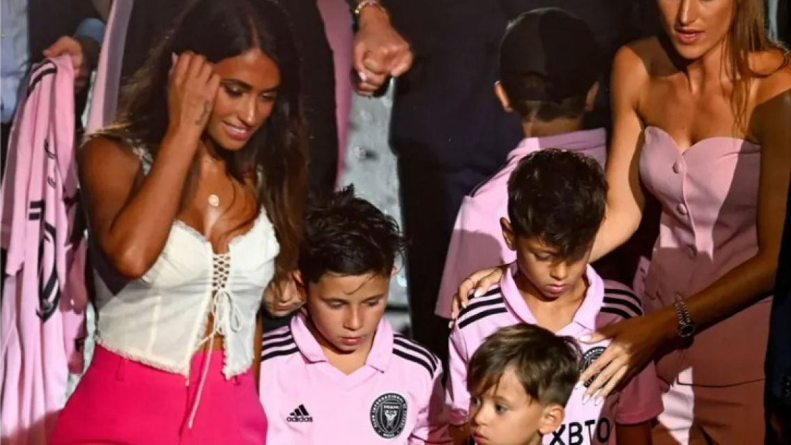 La incomoda foto de Antonela Roccuzzo en el partido del Inter Miami: ante la atenta mirada de un hombre