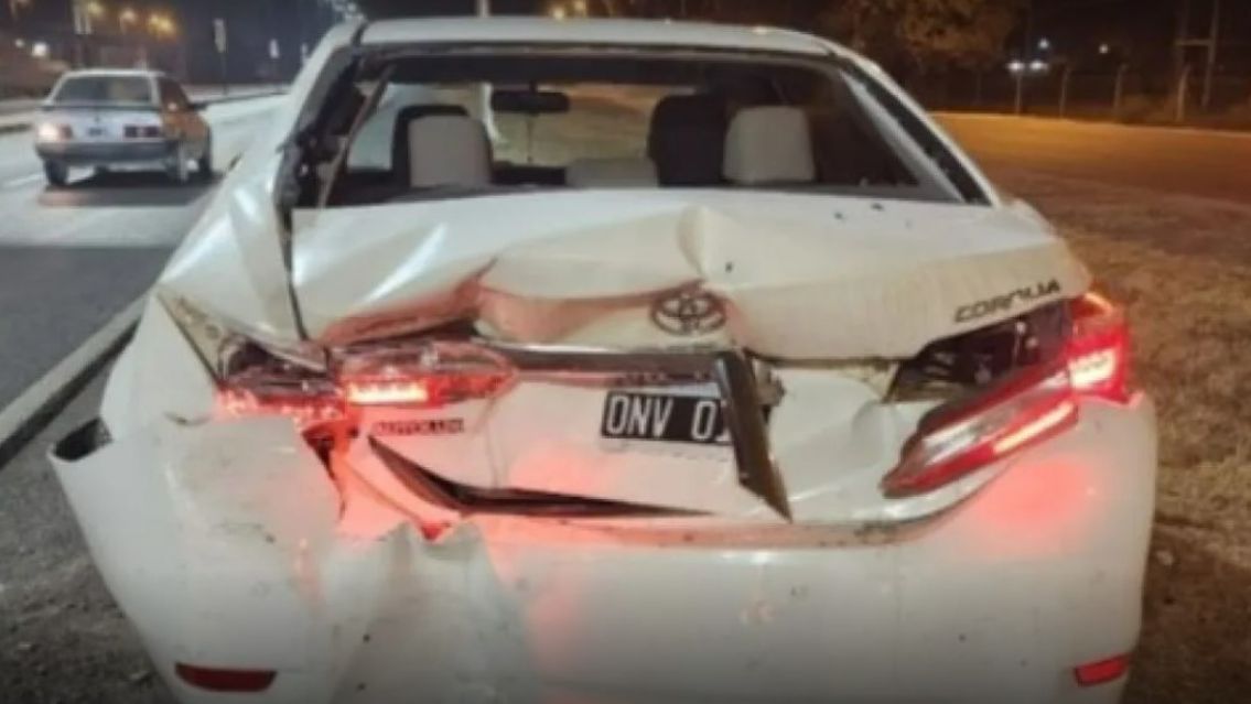 Buscan al irresponsable que chocó con su camioneta y se dio a la fuga: "Ayúdenme"