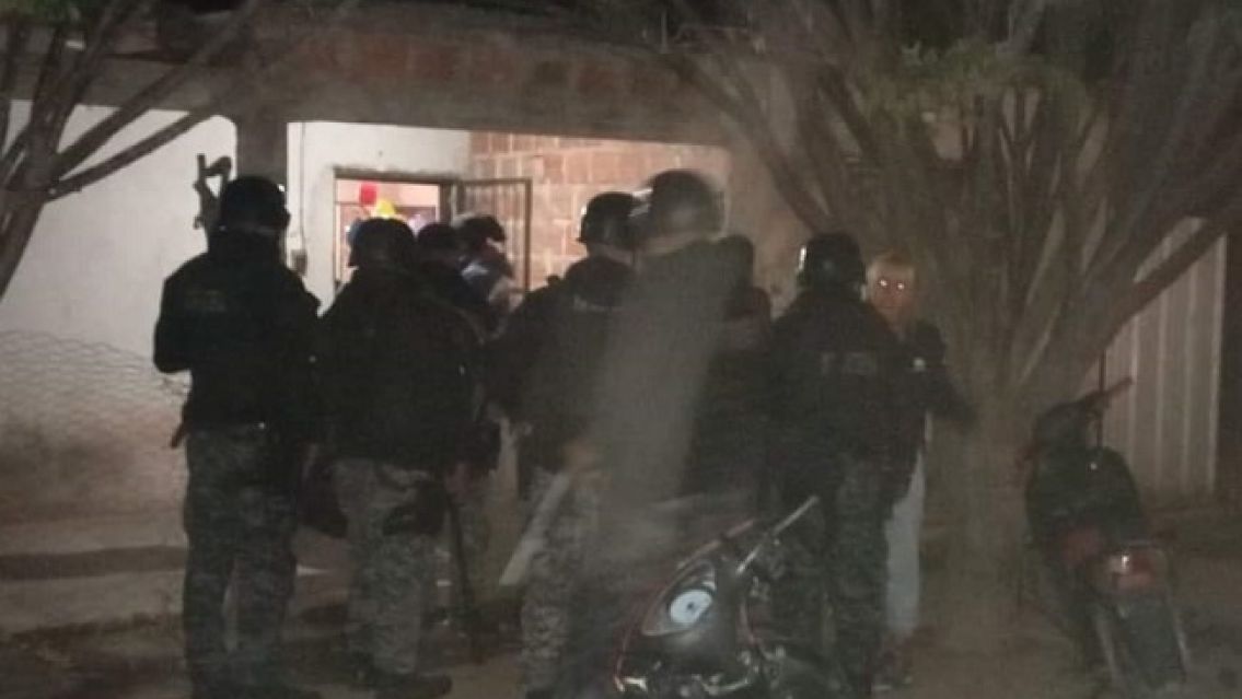 Brutal riña en un barrio jujeño por un celular hasta que cayó la Infantería