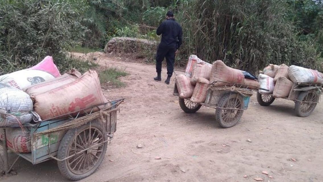 En la frontera no reciben pesos argentino y bolivianos aprovechan la devaluaci�n