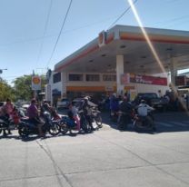 Interminables filas para cargar combustible en Jujuy: Solo hay premium