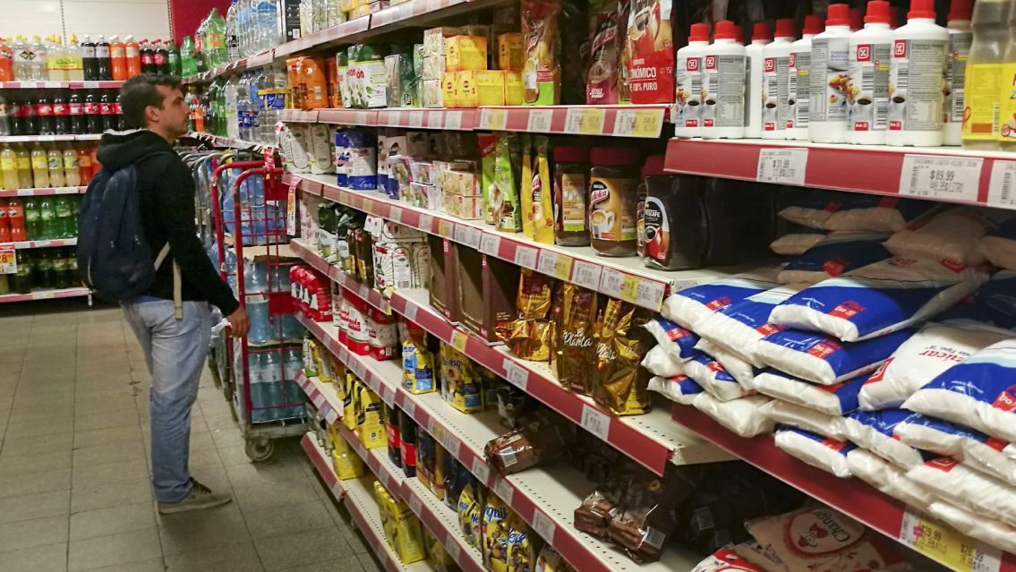 Massa devaluó y disparó la incertidumbre: porqué algunas cosas no tienen precio