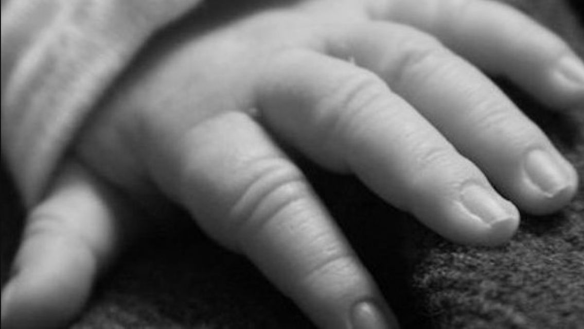 Le quitaron la vida a una bebé de dos meses de la peor forma: Su padre detenido