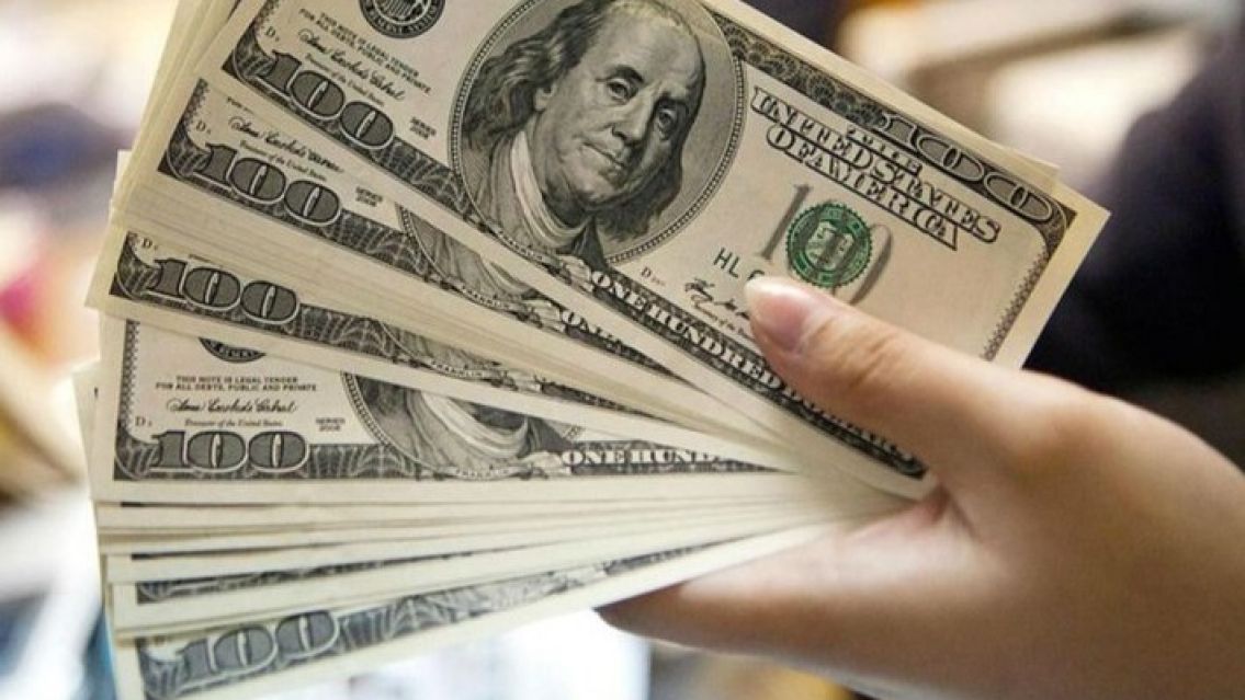 El d�lar blue baja, pero se sostiene arriba de los $720 por tercera jornada consecutiva