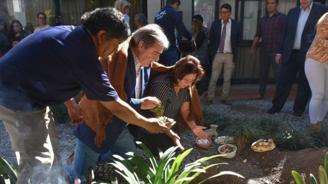 Pachamama en la Legi: diputados le dieron de comer a la "madre tierra" 