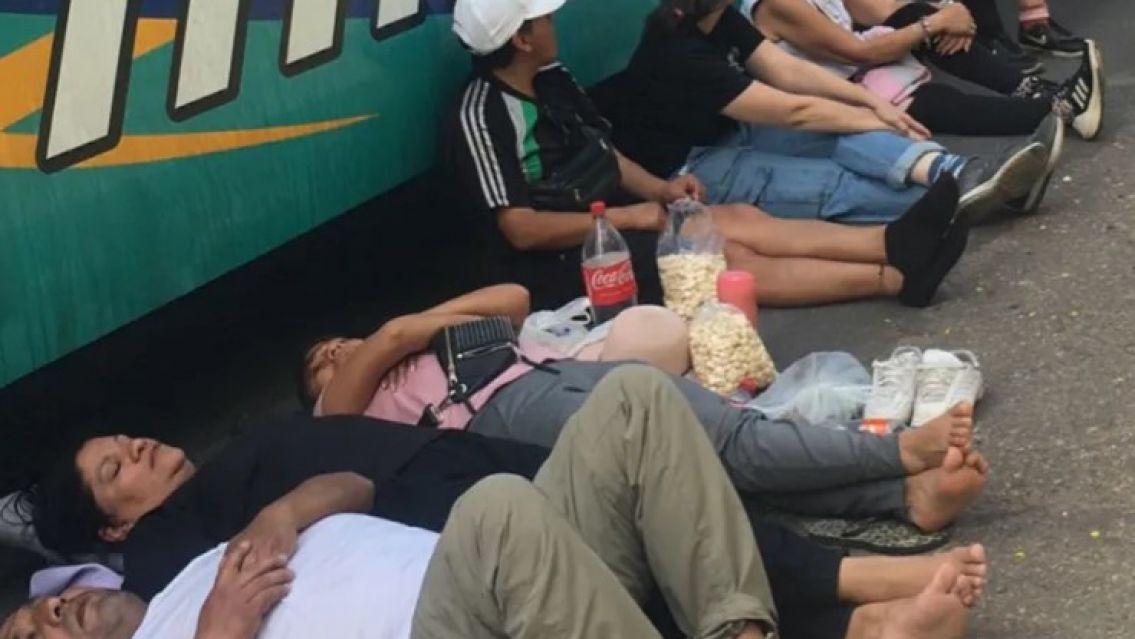 Bolivia: los peregrinos de Jujuy lograron pasar los cortes