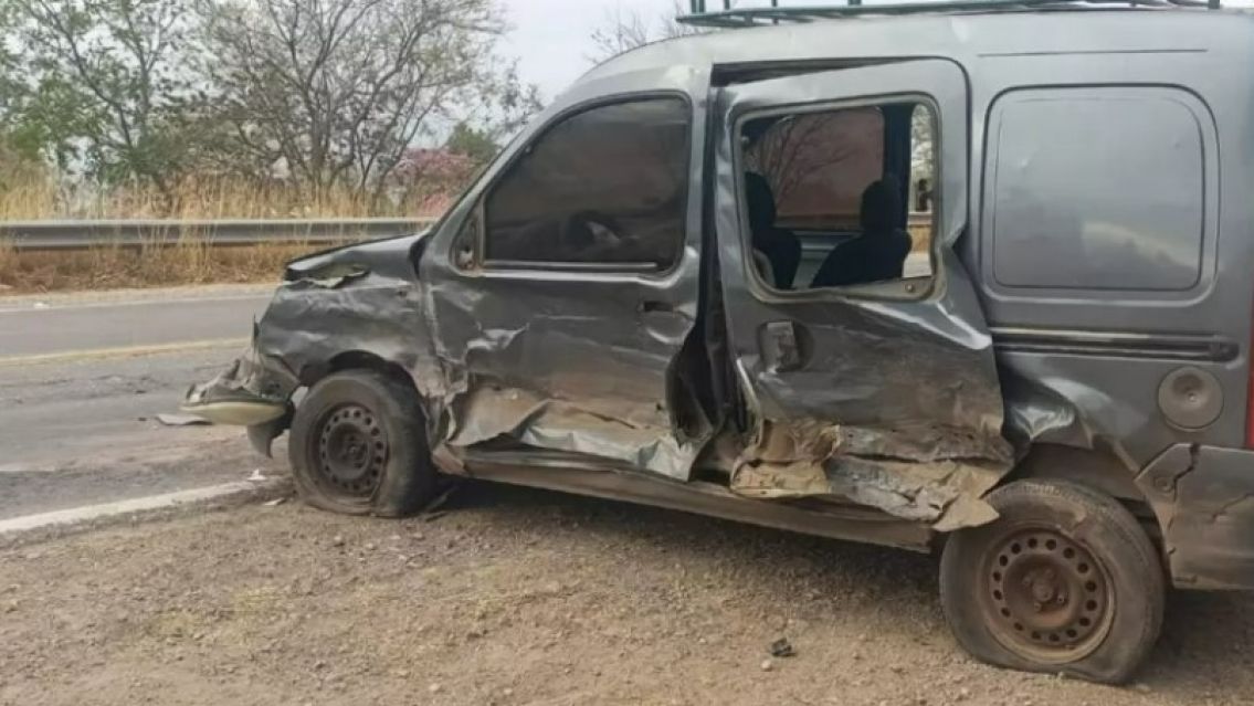 Jujeño conducía borracho y chocó contra tres automóviles en San Pedro de Jujuy