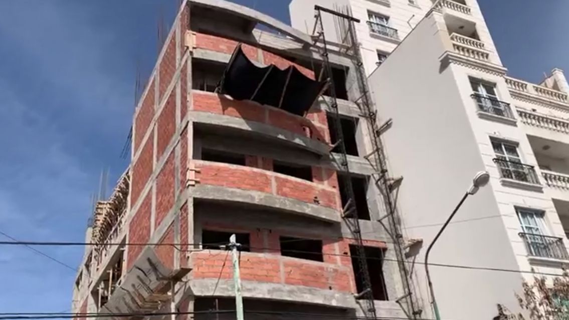 Conmoci�n: un obrero falleci� al caer del quinto piso de una obra