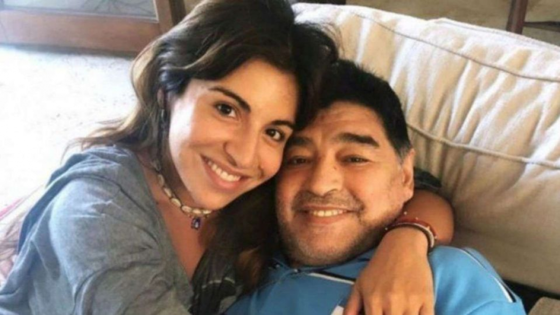 Las "se�ales" que recibe Gianinna Maradona de su pap� a 100 d�as de su muerte