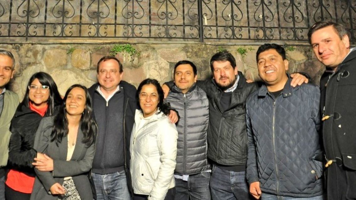 Renunció Mendieta a su candidatura y dejaron solita a Carolina Moisés