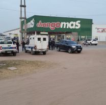 Clima raro y tenso afuera del súper: el ChangoMás se llenó de policías