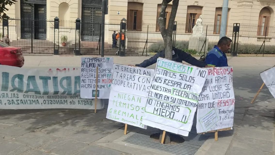 Sigue la protesta contra Agua Potable por mejoras salariales y laborales