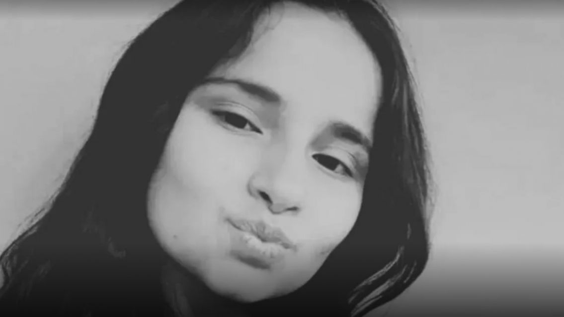 Sac� su cabeza por la ventana del bondi y muri�: as� ocurri� el tr�gico accidente