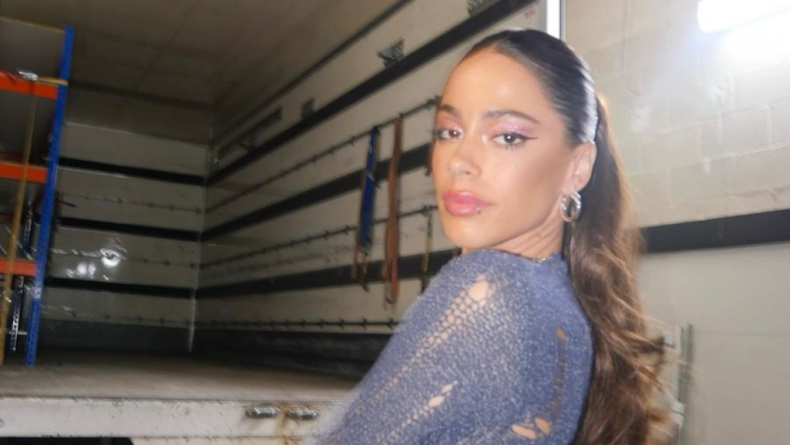 Soltera y como quiere, al borde de la censura Tini luci� un osado look. Casi muestra todo